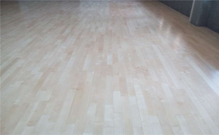 楓木體育館木地板多少錢一平米？