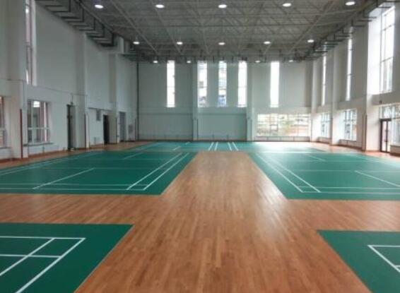 羽毛球場館一般選擇鋪設(shè)什么地板劃算 羽毛球場館一般選擇鋪設(shè)什么地板劃算
